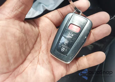 2020 Toyota Prius Prime Limited из США, поврежденный, VIN JTDKARFP4L3123558